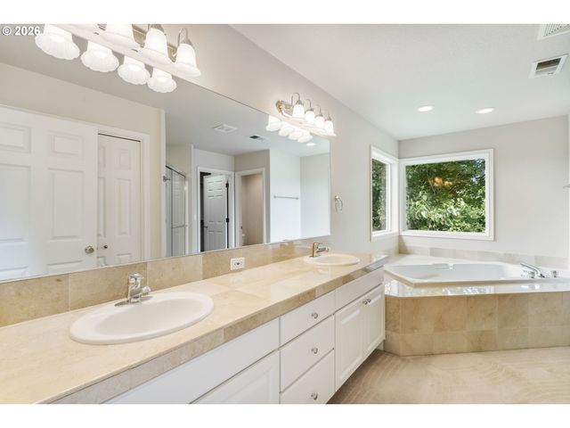 9907 Nw BARTHOLOMEW Dr, Portland, OR 97229