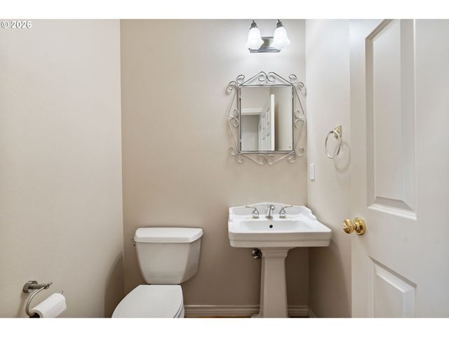 9907 Nw BARTHOLOMEW Dr, Portland, OR 97229