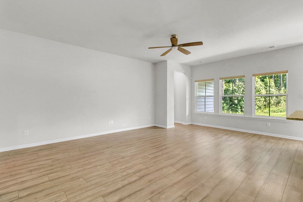 Image 10 of property listing at 991 Arrowwood Way, Summerville, SC 29485