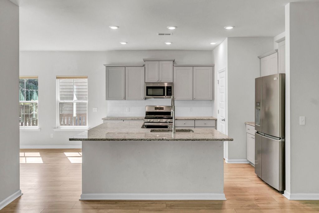 Image 12 of property listing at 991 Arrowwood Way, Summerville, SC 29485