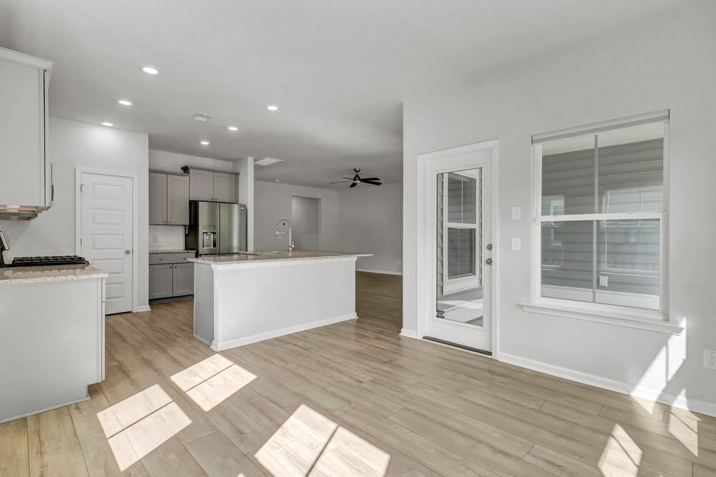 Image 15 of property listing at 991 Arrowwood Way, Summerville, SC 29485