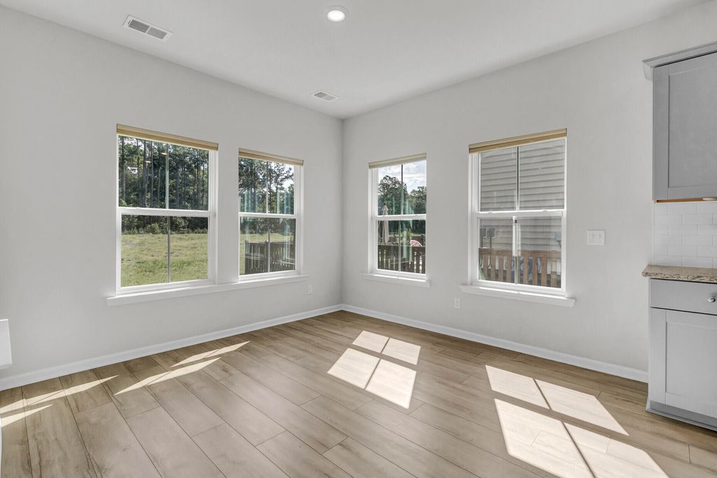 Image 16 of property listing at 991 Arrowwood Way, Summerville, SC 29485