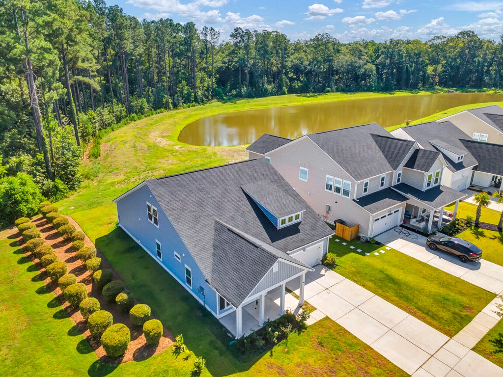 Image 34 of property listing at 991 Arrowwood Way, Summerville, SC 29485