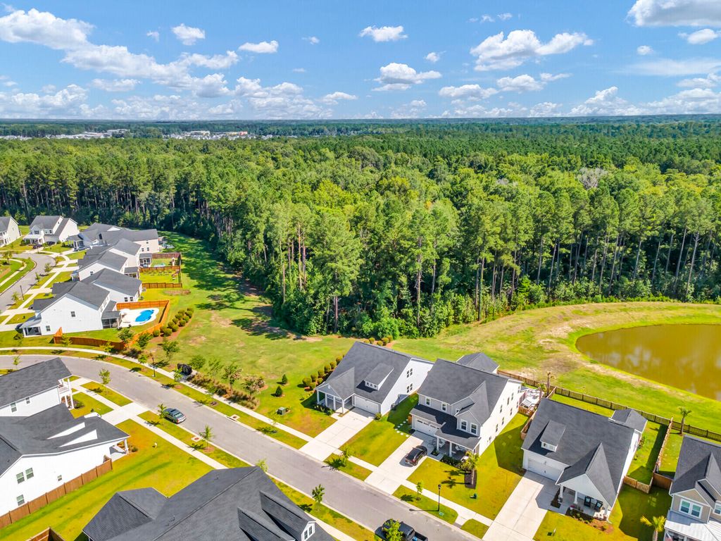 Image 37 of property listing at 991 Arrowwood Way, Summerville, SC 29485