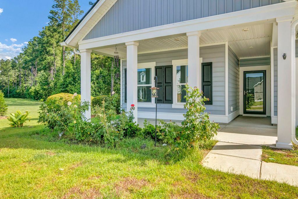 Image 5 of property listing at 991 Arrowwood Way, Summerville, SC 29485