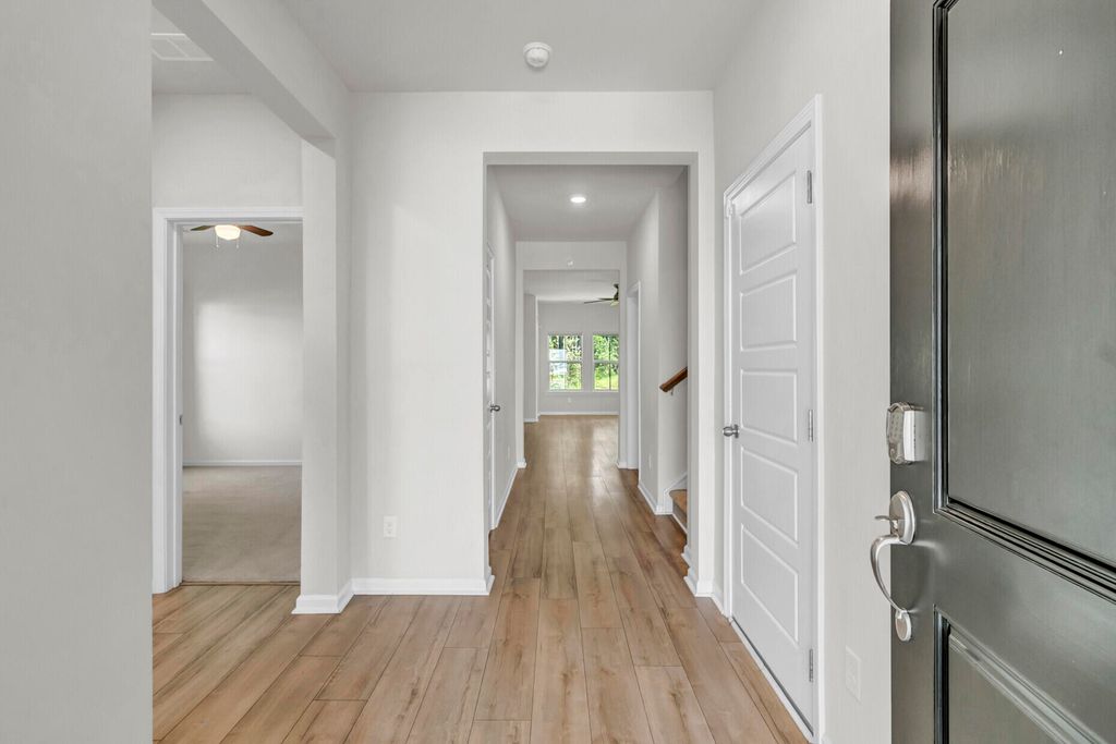 Image 6 of property listing at 991 Arrowwood Way, Summerville, SC 29485