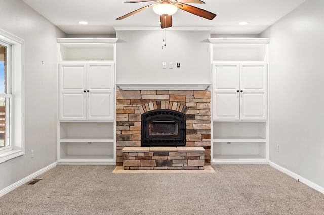 1025 Vineyard Way, Berea, KY 40403