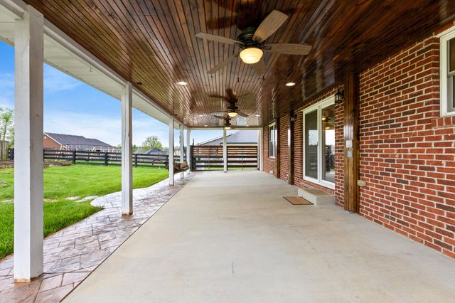 1025 Vineyard Way, Berea, KY 40403