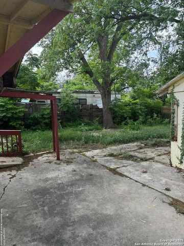 2243 E Houston, San Antonio, TX 78202