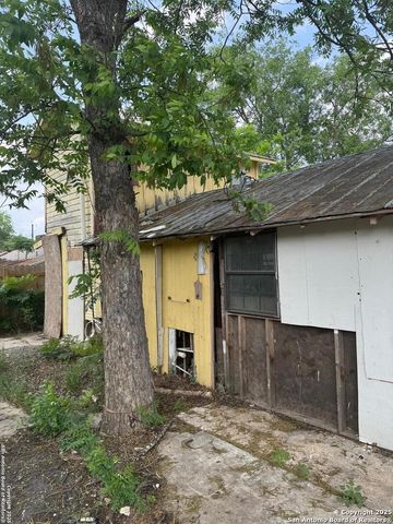 2243 E Houston, San Antonio, TX 78202