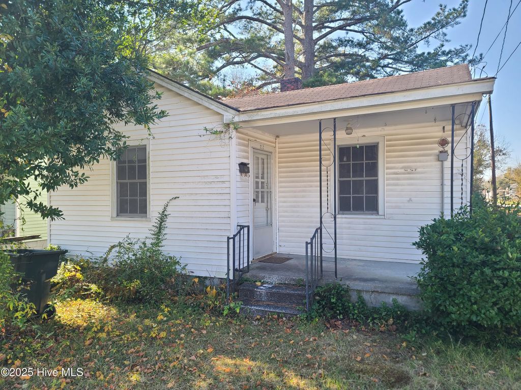 212 Clay Street, Kinston, NC 28501