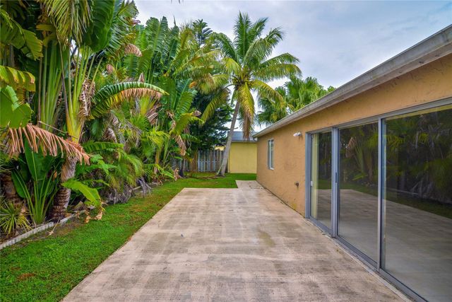 18813 Cloud Lake Circle, Boca Raton, FL 33496