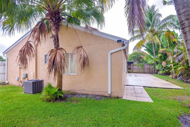 18813 Cloud Lake Circle, Boca Raton, FL 33496