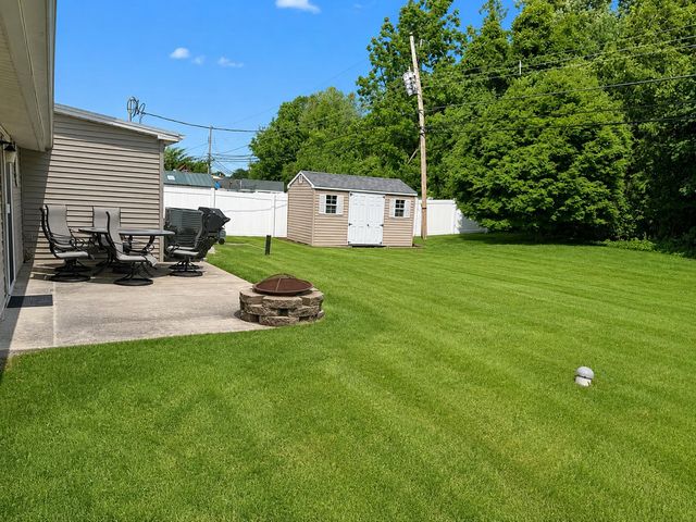 30 HOLLOW RD, Levittown, PA 19056
