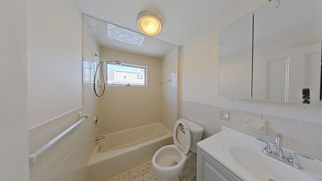 48 Swanton St 48, Winchester, MA 01890