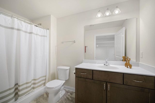 4417 Creekside PASS, Brookfield, WI 53005