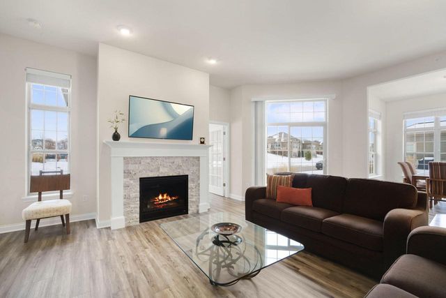 4417 Creekside PASS, Brookfield, WI 53005