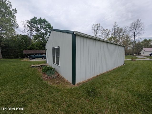 2546 Peavine Rd, Crossville, TN 38571