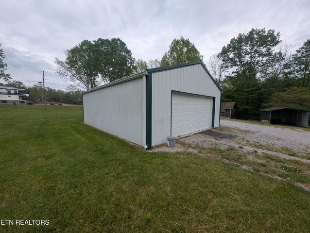 2546 Peavine Rd, Crossville, TN 38571