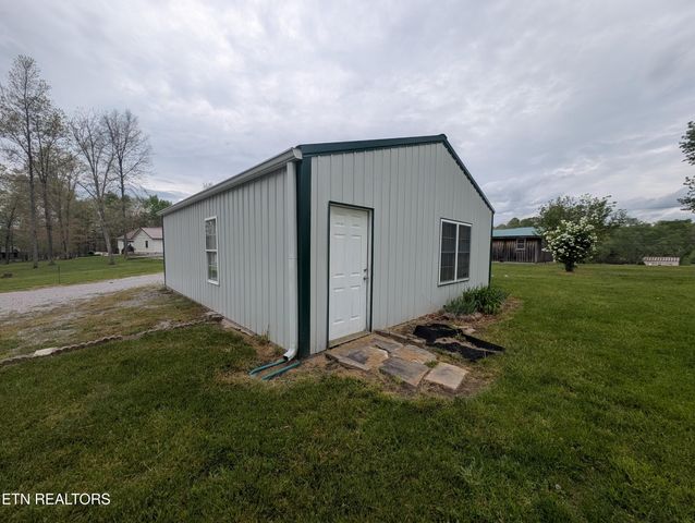 2546 Peavine Rd, Crossville, TN 38571