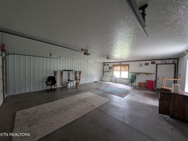 2546 Peavine Rd, Crossville, TN 38571