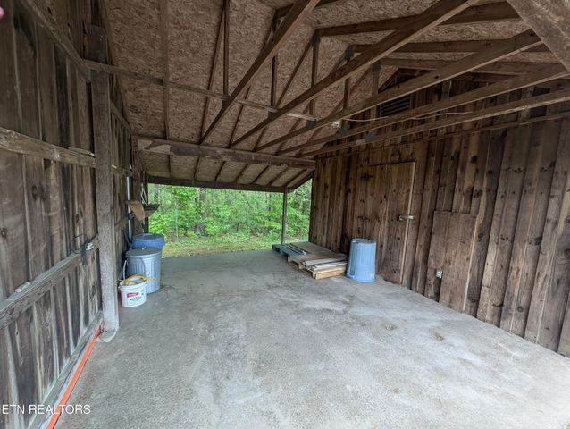 2546 Peavine Rd, Crossville, TN 38571