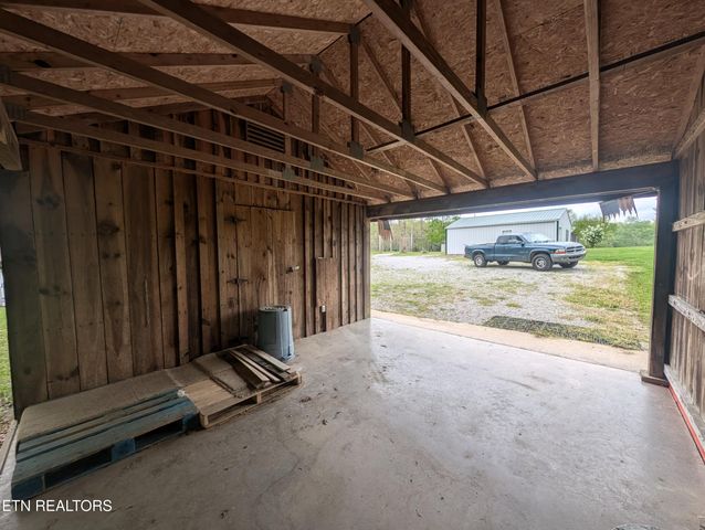 2546 Peavine Rd, Crossville, TN 38571