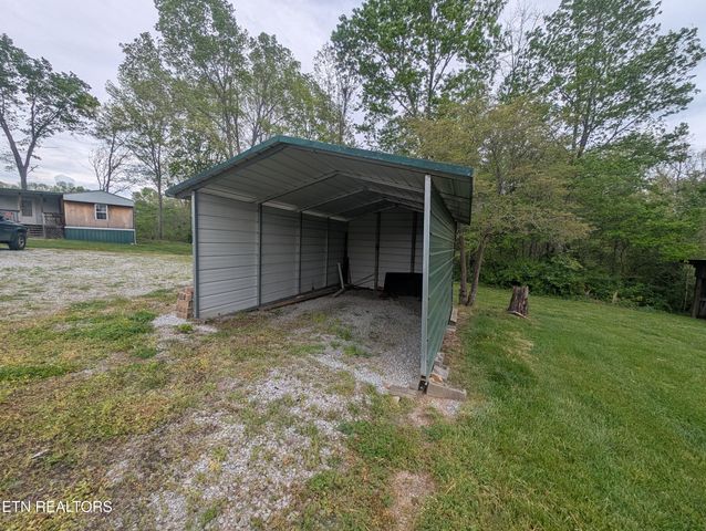 2546 Peavine Rd, Crossville, TN 38571