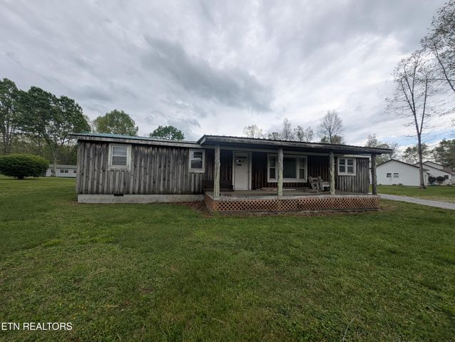 2546 Peavine Rd, Crossville, TN 38571