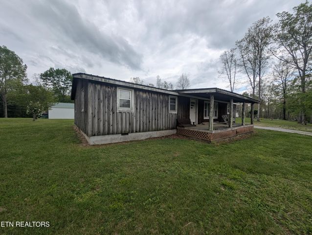 2546 Peavine Rd, Crossville, TN 38571