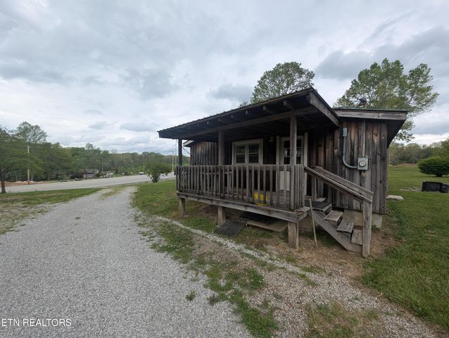 2546 Peavine Rd, Crossville, TN 38571