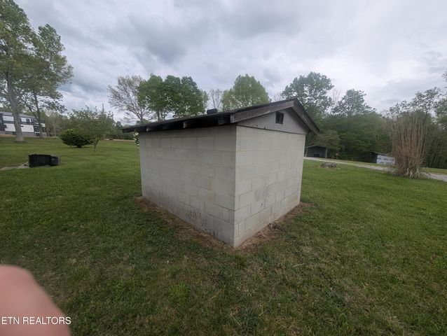 2546 Peavine Rd, Crossville, TN 38571