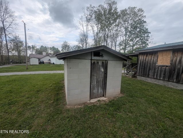 2546 Peavine Rd, Crossville, TN 38571