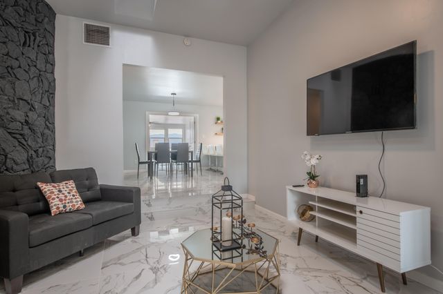 10546 REDBUD Street NW, Albuquerque, NM 87114