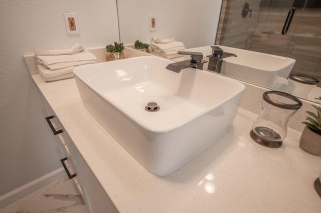 10546 REDBUD Street NW, Albuquerque, NM 87114