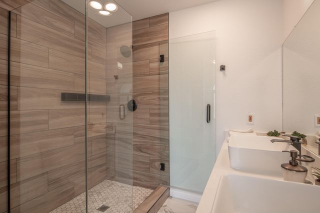 10546 REDBUD Street NW, Albuquerque, NM 87114