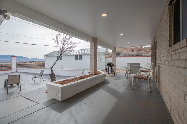 10546 REDBUD Street NW, Albuquerque, NM 87114