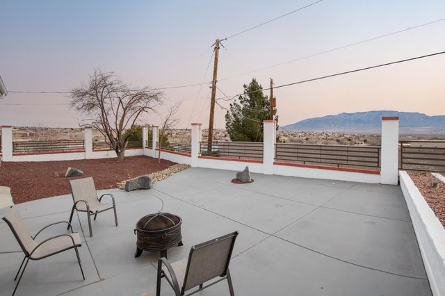 10546 REDBUD Street NW, Albuquerque, NM 87114