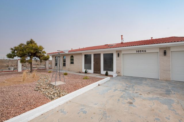 10546 REDBUD Street NW, Albuquerque, NM 87114
