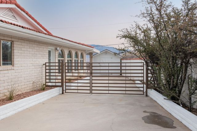 10546 REDBUD Street NW, Albuquerque, NM 87114