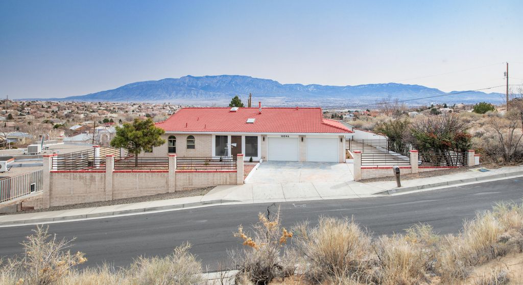 10546 REDBUD Street NW, Albuquerque, NM 87114