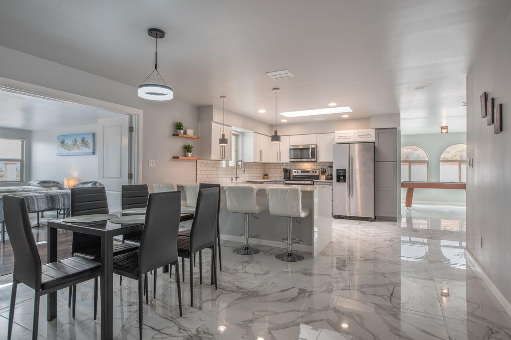 Image 15 of property listing at 10546 REDBUD Street NW, Albuquerque, NM 87114