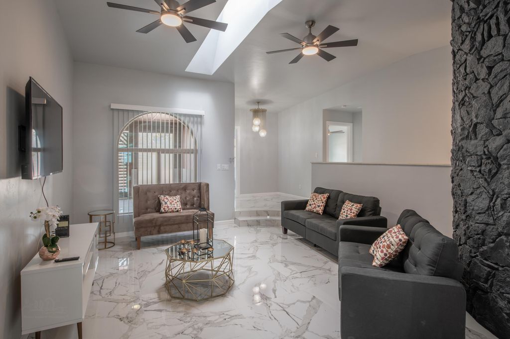 Image 18 of property listing at 10546 REDBUD Street NW, Albuquerque, NM 87114