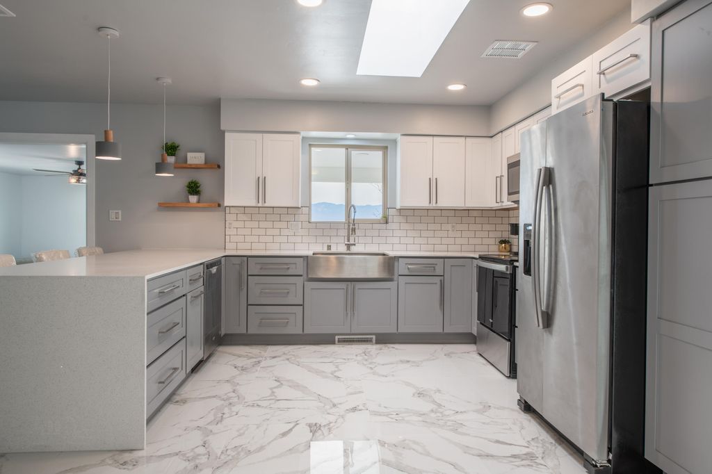 Image 20 of property listing at 10546 REDBUD Street NW, Albuquerque, NM 87114