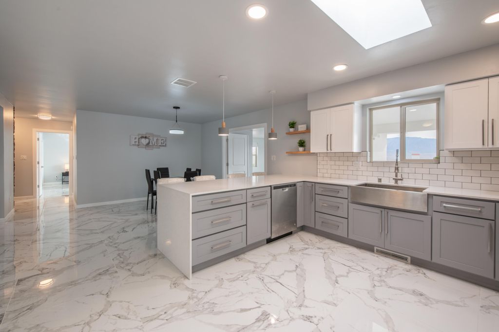 Image 25 of property listing at 10546 REDBUD Street NW, Albuquerque, NM 87114