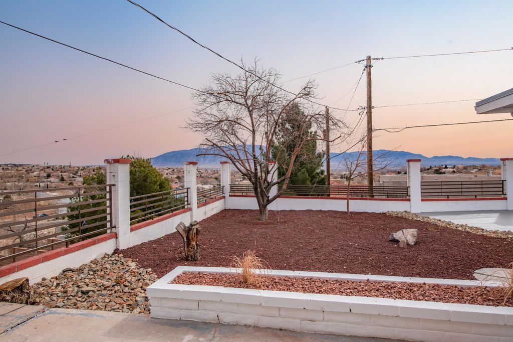 Image 45 of property listing at 10546 REDBUD Street NW, Albuquerque, NM 87114