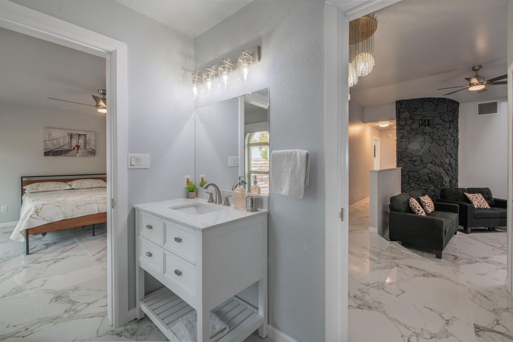 Image 60 of property listing at 10546 REDBUD Street NW, Albuquerque, NM 87114