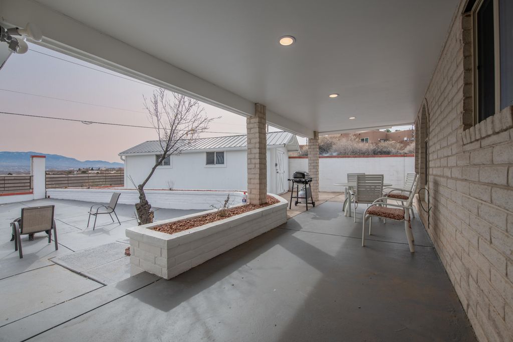 Image 66 of property listing at 10546 REDBUD Street NW, Albuquerque, NM 87114