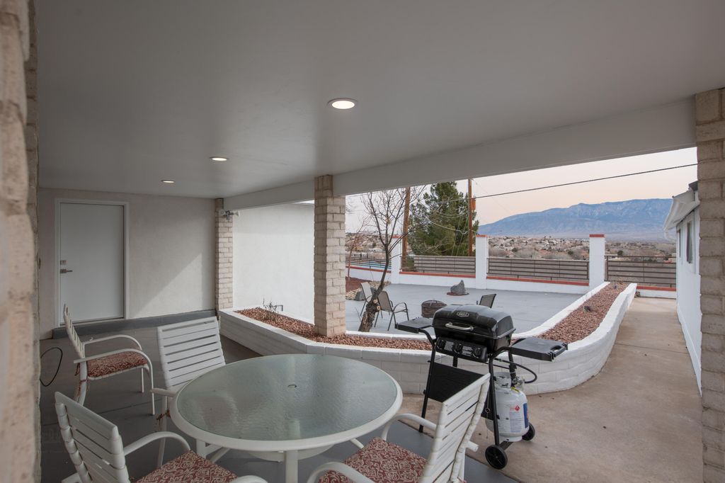 Image 70 of property listing at 10546 REDBUD Street NW, Albuquerque, NM 87114