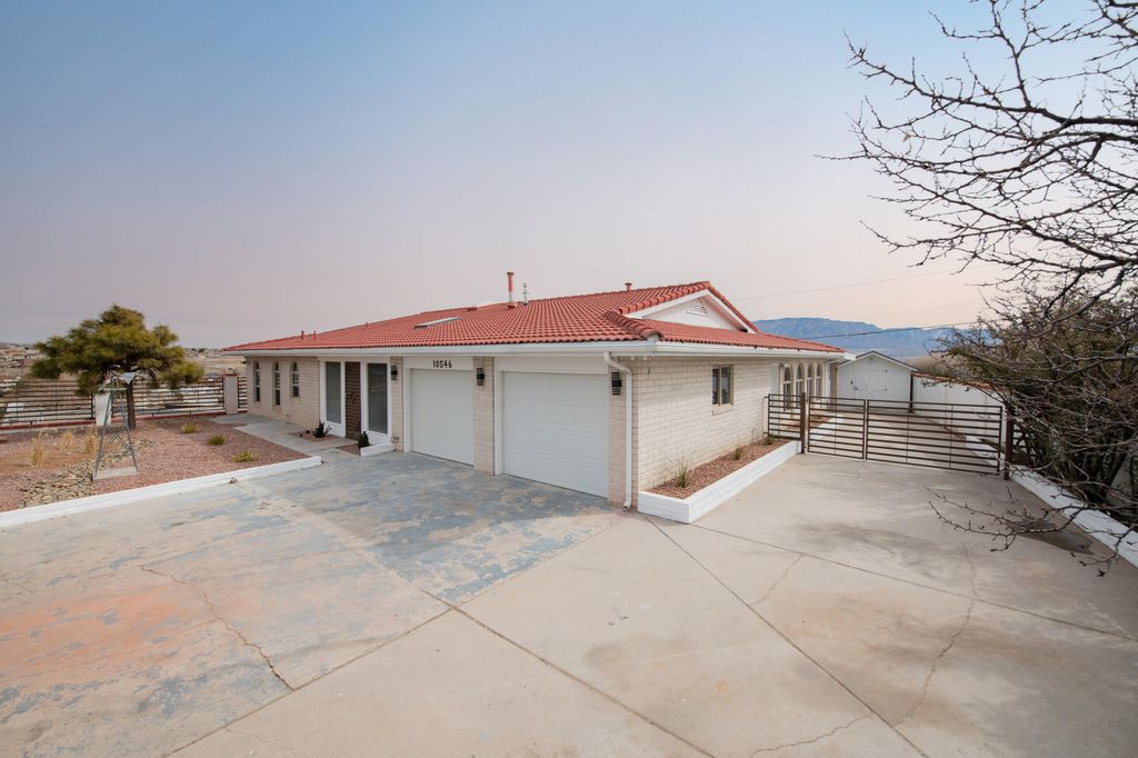 Image 75 of property listing at 10546 REDBUD Street NW, Albuquerque, NM 87114